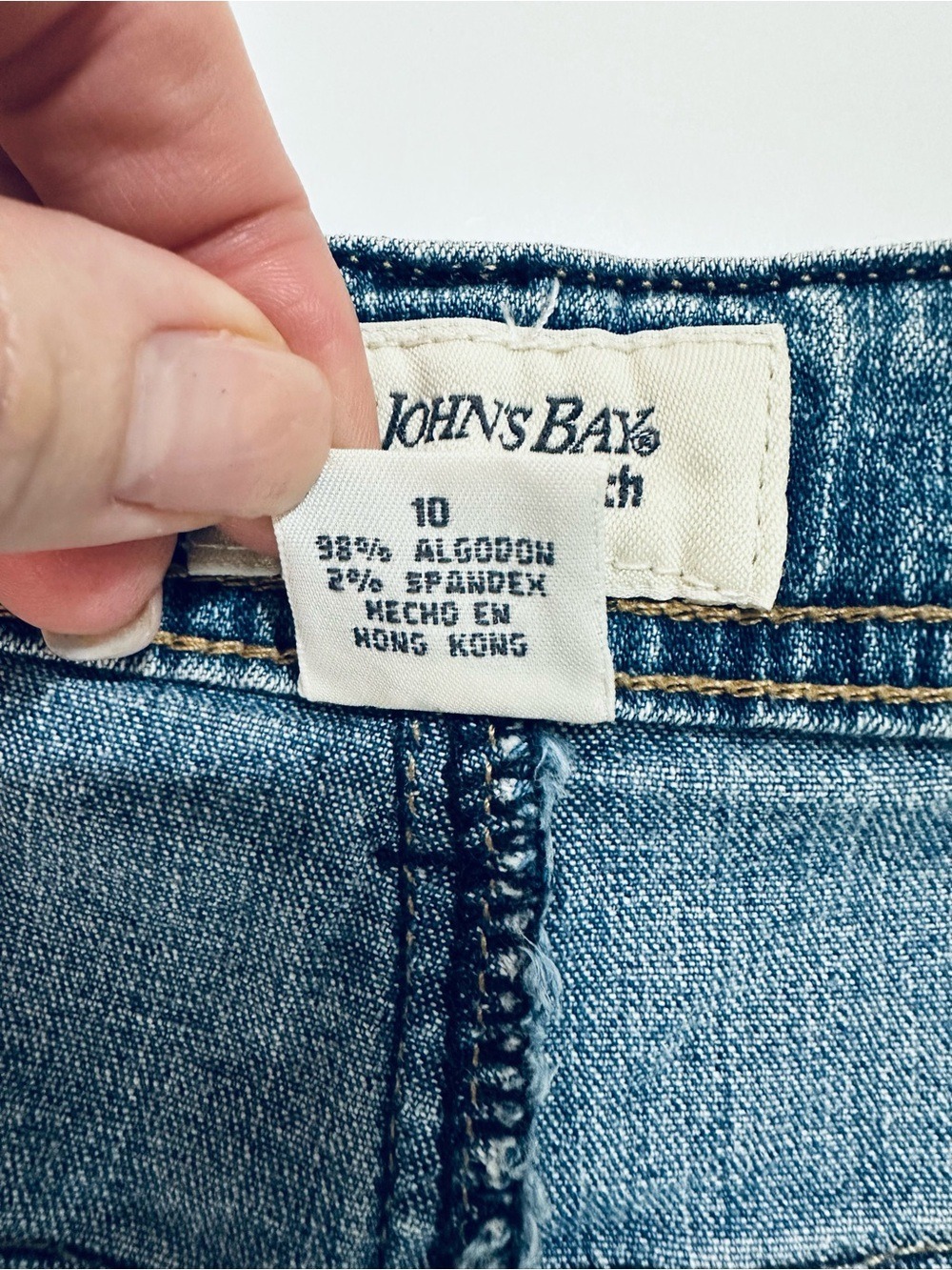 St. John’s Bay Stretch Denim Shorts Women’s Size 10 Blue Mid Rise Jean Shorts - Picture 9 of 11